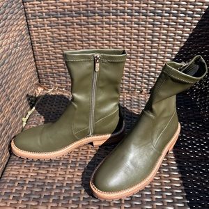 Silent D (Anthropologie) Rareful sz 38 olive green ankle boots
